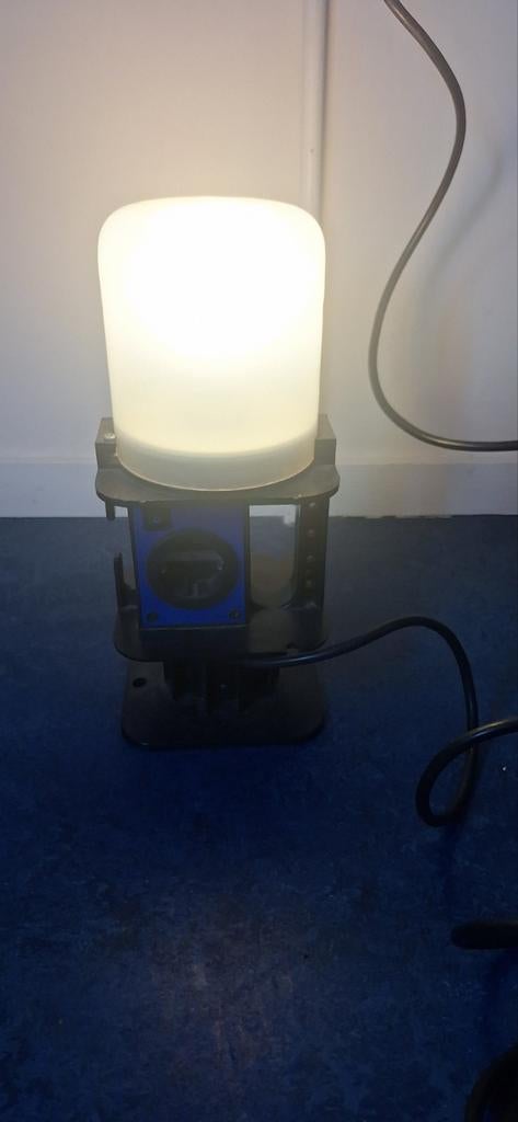 Industriële LED Werkplaatslamp - Robuust en Helder, Ophalen, Gebruikt