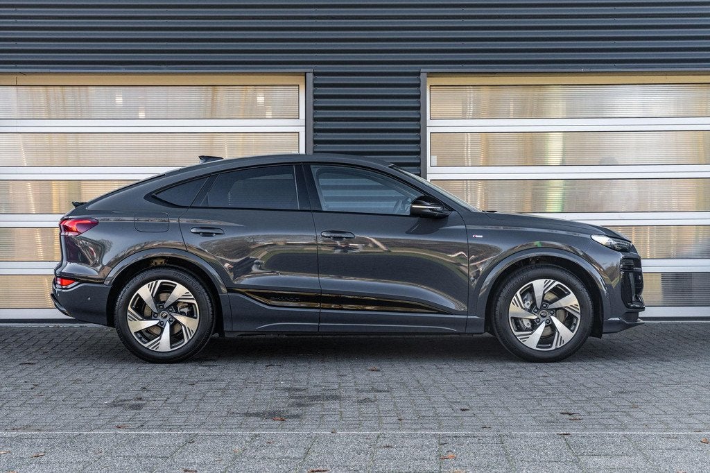Audi Q6 Sportback e-tron 252pk Advanced Edition 83 kWh | Tec, Automaat, 12 maanden, Achterwielaandrijving, Zwart