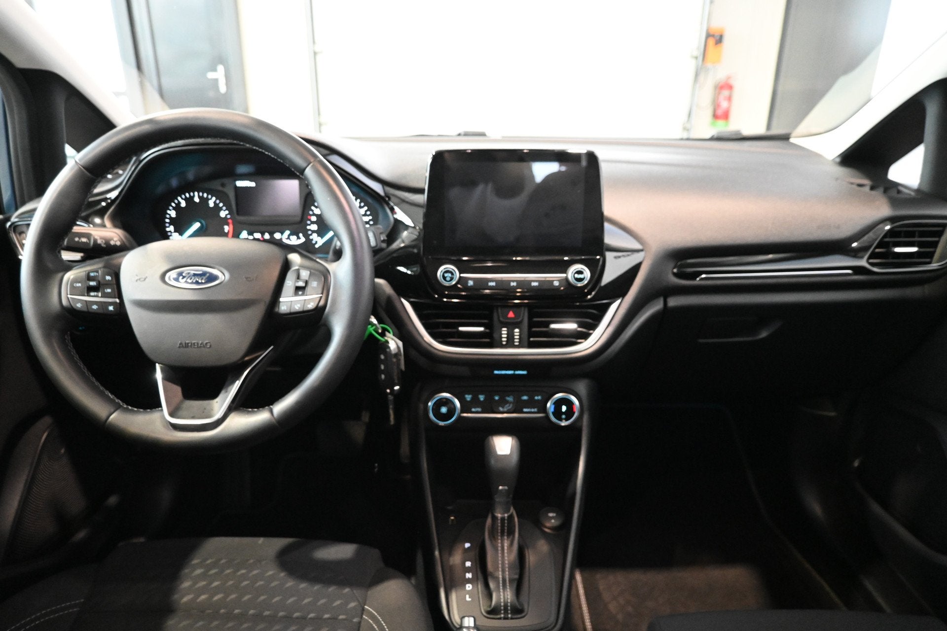 Ford Fiesta 1.0 EcoBoost Titanium Automaat Clima Navigatie L, Auto's, Stof, Gebruikt, Met garantie (alle), Blauw