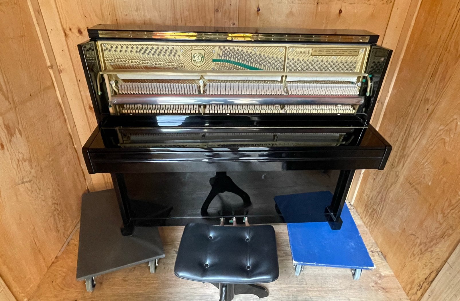 Zwarte Rösler piano 123cm, hoogglans, inclusief lederen kruk, Muziek en Instrumenten, Piano's, Gebruikt, Zwart, Ophalen of Verzenden