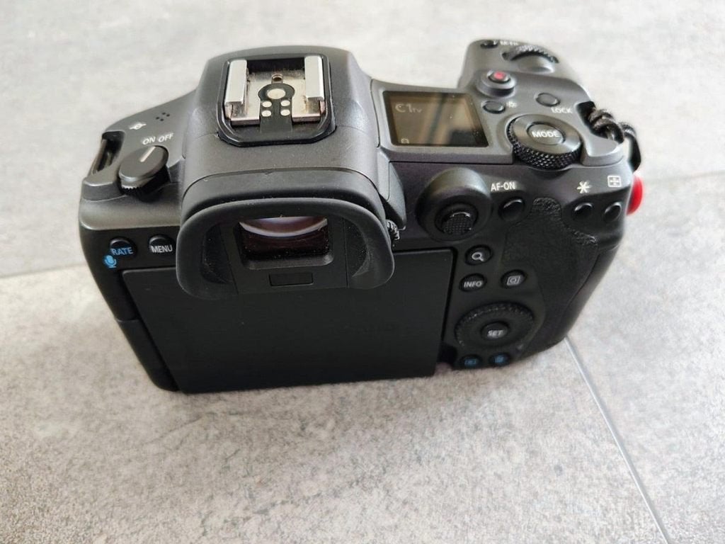 Foto 6 van Zo goed als splinternieuw, lage shutter count - Canon EOS R5