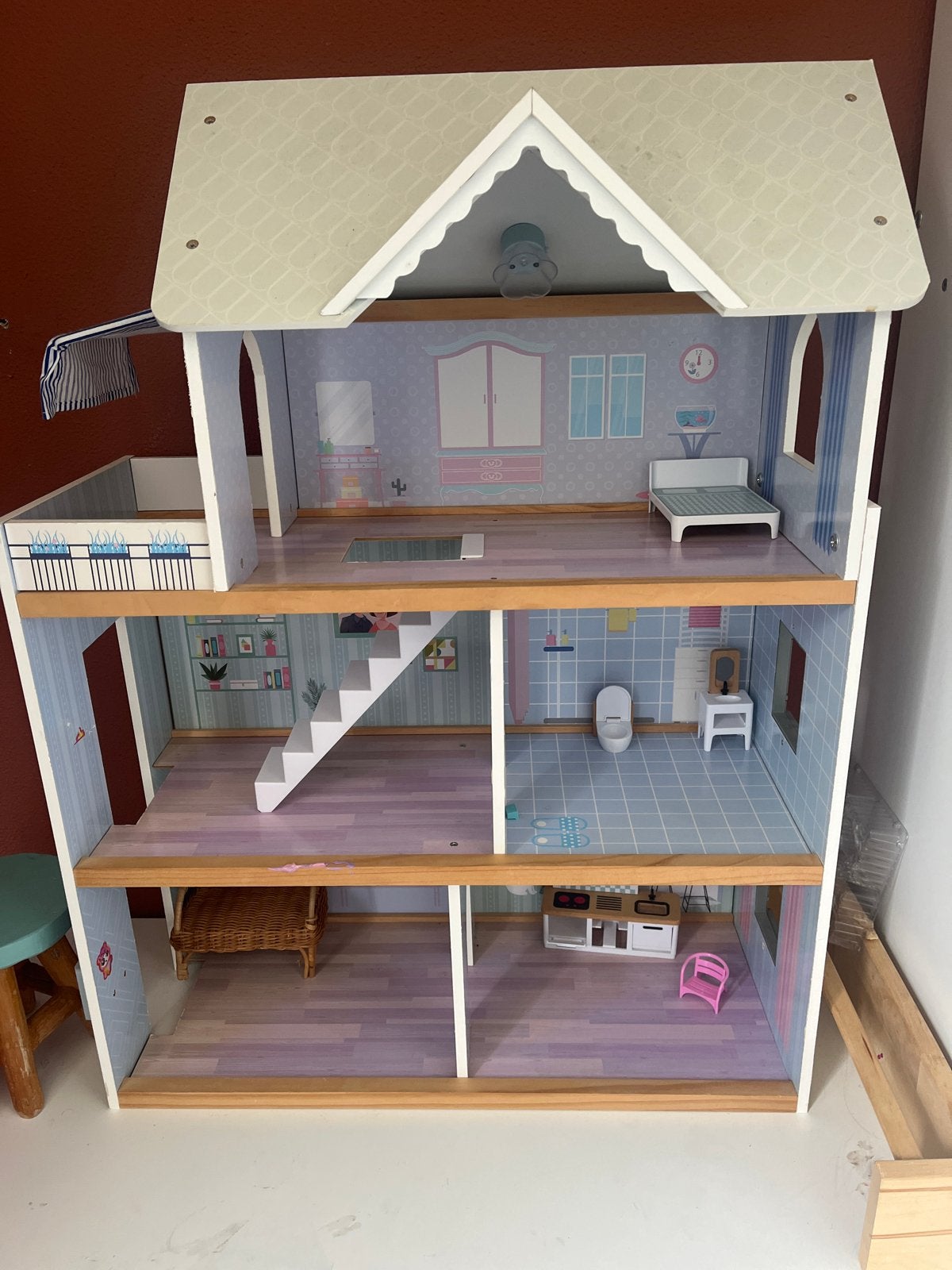 Groot en compleet houten poppenhuis met meubels, Ophalen, Gebruikt, Poppenhuis