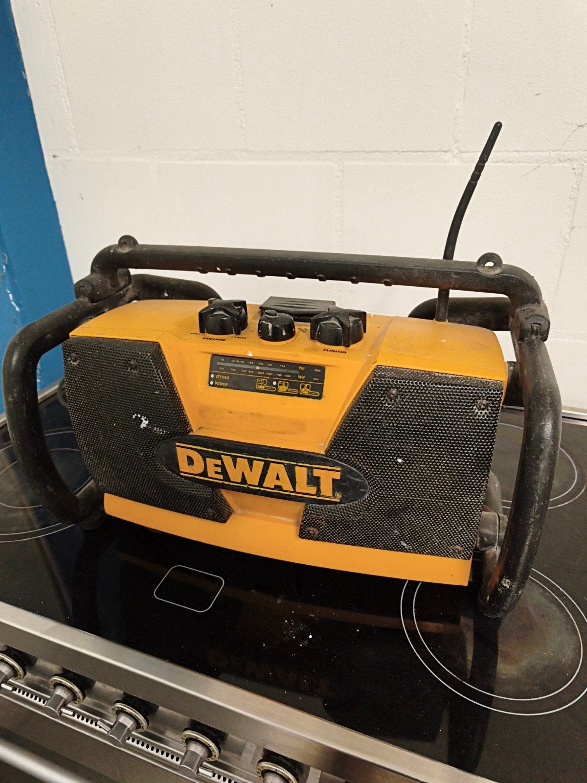 Robuuste DeWalt bouwradio - Ideaal voor de werkplaats, Ophalen of Verzenden, Gebruikt, Bouwradio