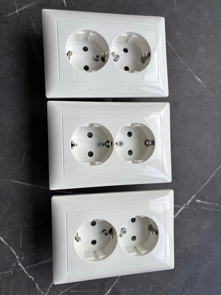 3x nieuwe WCD Inbouw Geaard - Ovaal Einddoos Geschikt, Ophalen of Verzenden, Gebruikt, Stopcontact