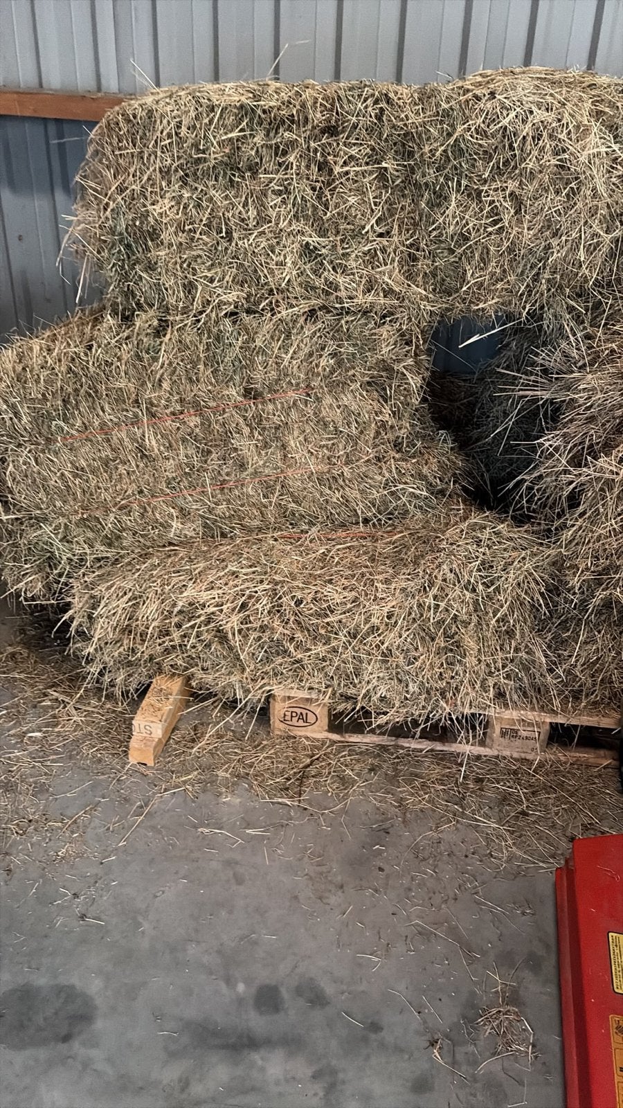 Hooi balen te koop, weidehooi, Ophalen