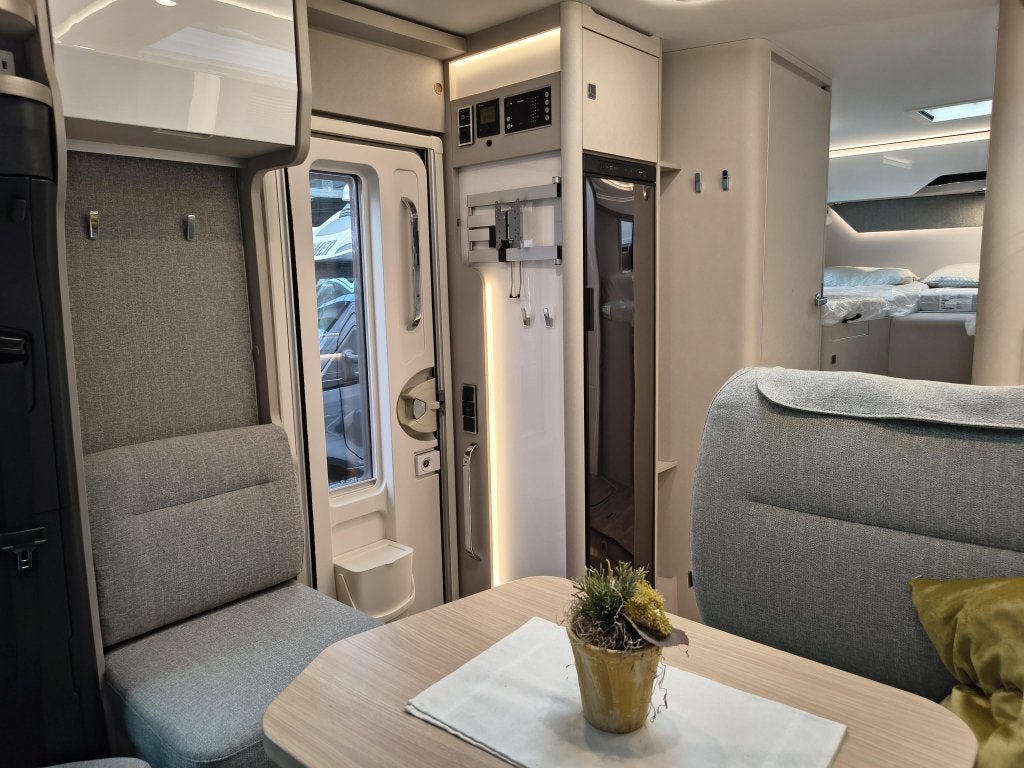 Hymer Tramp S 680 -- 5 gordels --, Caravans en Kamperen, 7 tot 8 meter, Bedrijf, Diesel, L-zit
