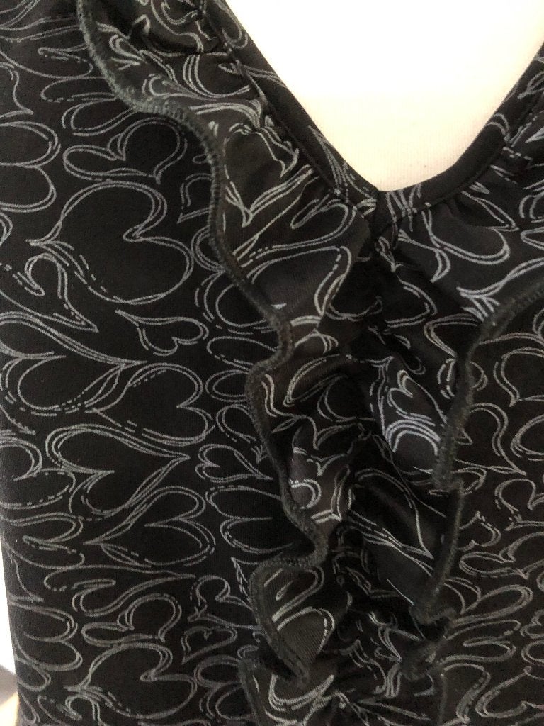 Mooie blouse - zwart met ruches en hartjes - S, Kleding | Dames, Zwart, Ophalen of Verzenden, Zo goed als nieuw, Zonder mouw