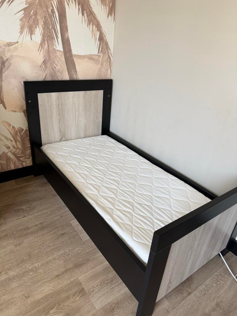 Babykamer set: bed, commode en kledingkast, Ophalen of Verzenden, Gebruikt, Jongetje of Meisje