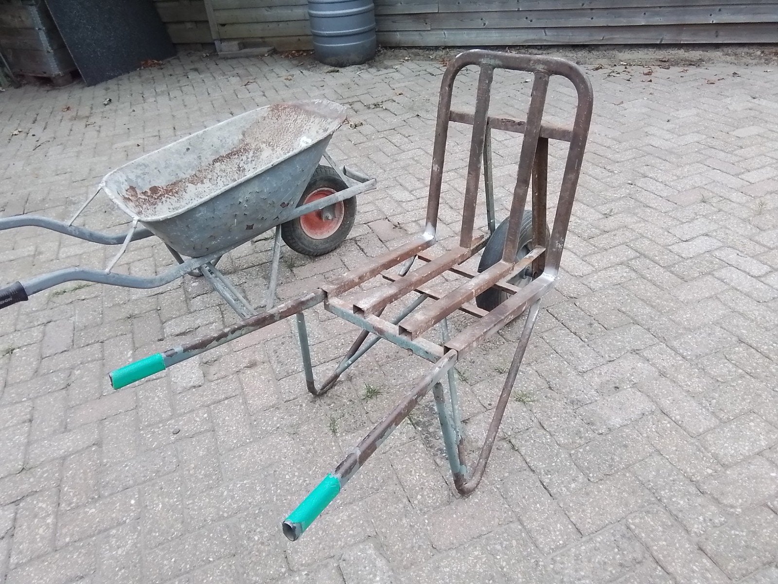 Te koop steen en bak kruiwagen, Ophalen