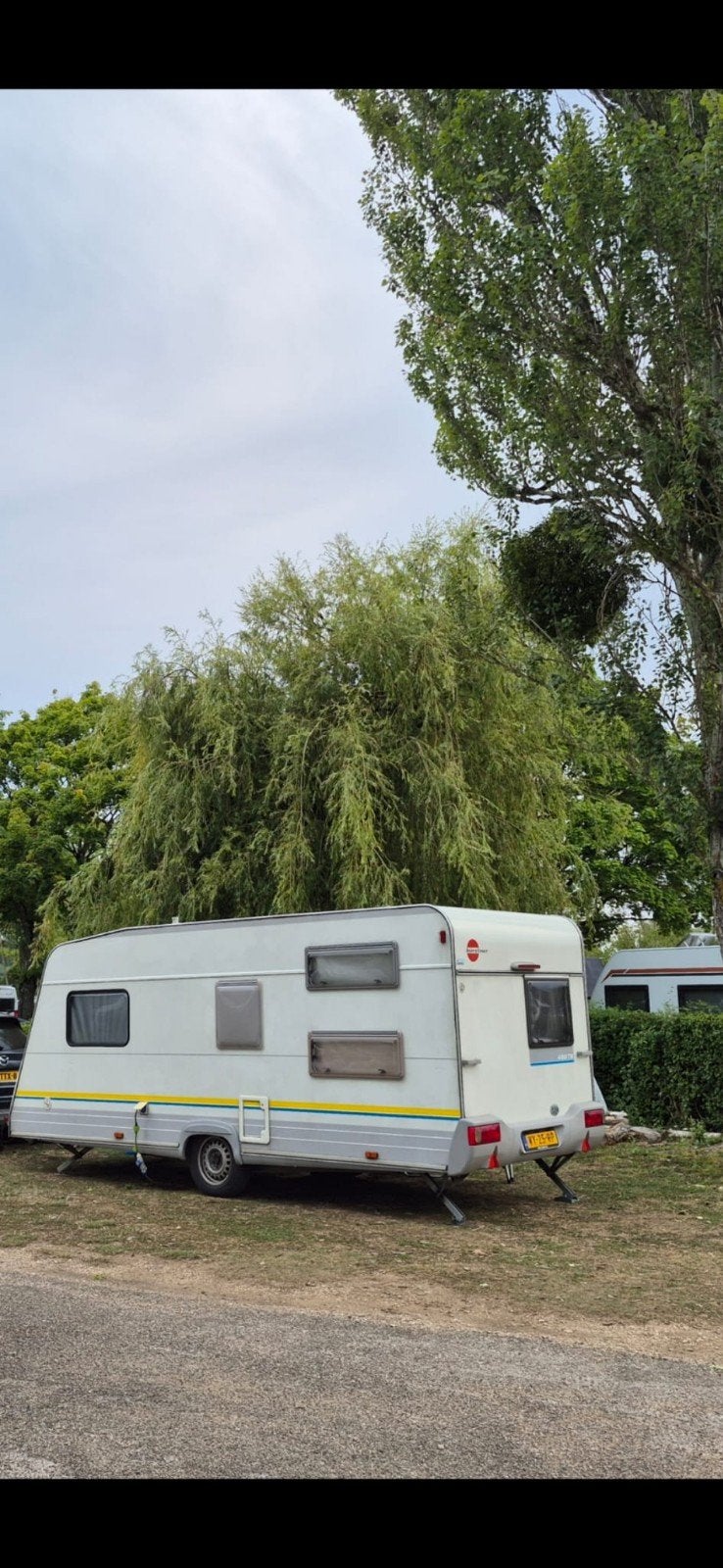 Bürstner 480 TK  Bouwjaar 2000 Compleet uitgerust, Caravans en Kamperen, Vast bed, Rondzit, Airco, Particulier