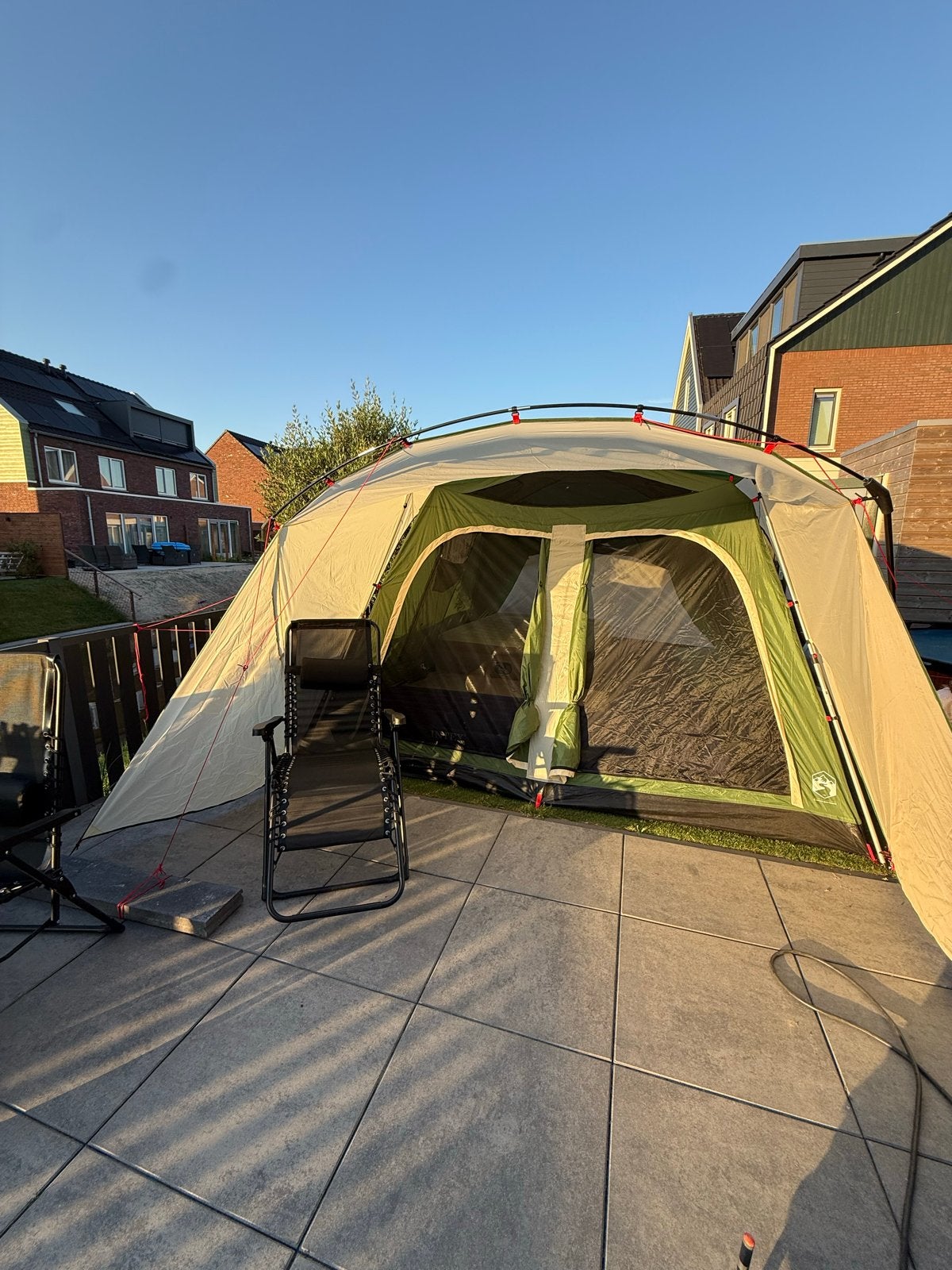 Ruime gezinstent voor 9 personen - Slechts 1x gebruikt!, Caravans en Kamperen, Ophalen of Verzenden, Zo goed als nieuw, Meer dan 6
