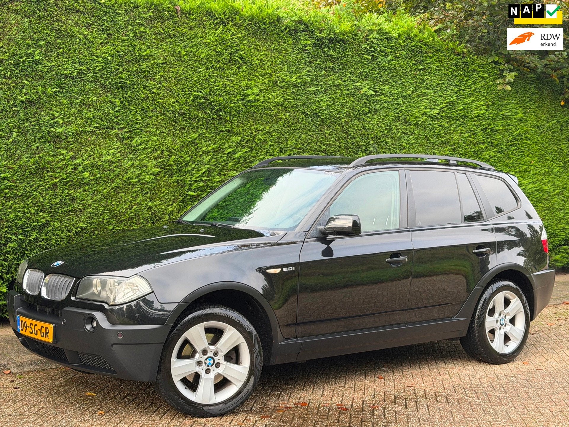 BMW X3 2.0i Introduction RIJDTGOED/AIRCO/LEER/NAVI/APK 3-27, Auto's, Zwart, 4 cilinders, 150 pk, Zwart