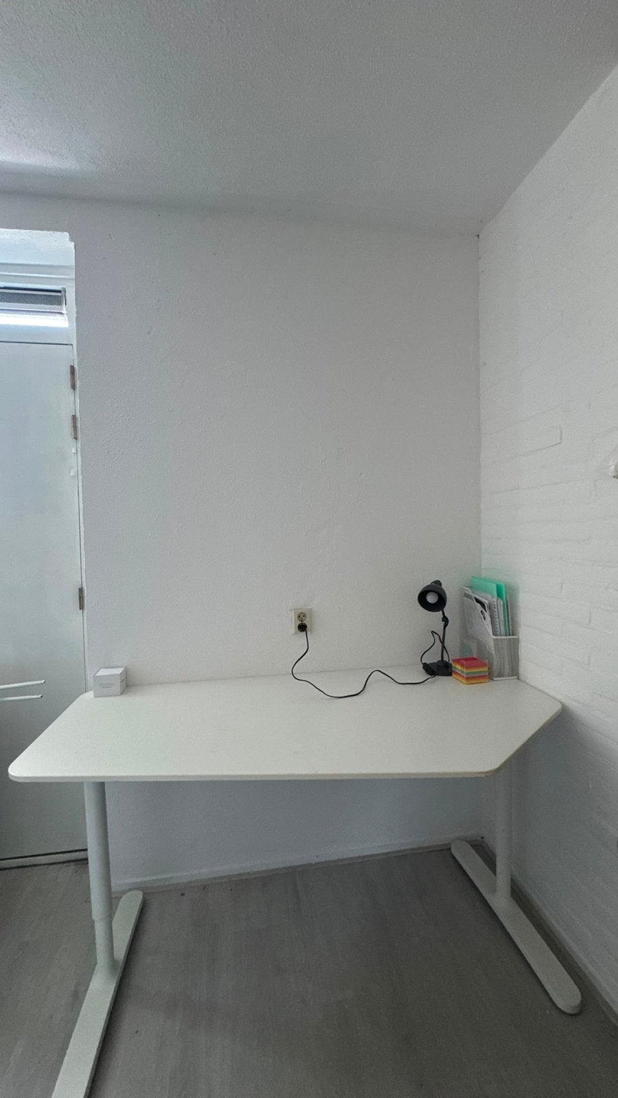 IKEA Bekant Hoekbureau - Wit, in hoogte verstelbaar, Ophalen, Gebruikt, Spaanplaat of MDF, Hoekbureau