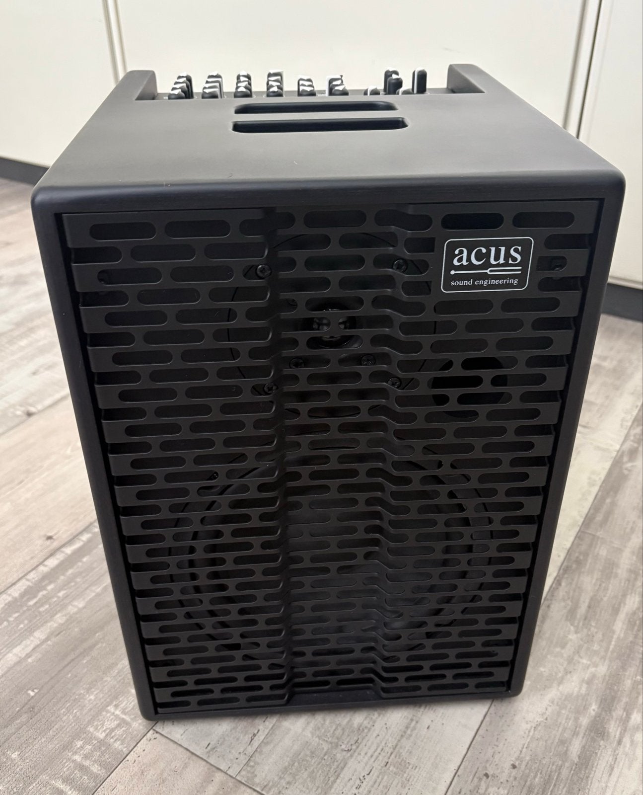 Acus ForStrings 8 Ferdi Black Akoestische Gitaarversterker, Ophalen of Verzenden, Zo goed als nieuw, Gitaar, 100 watt of meer