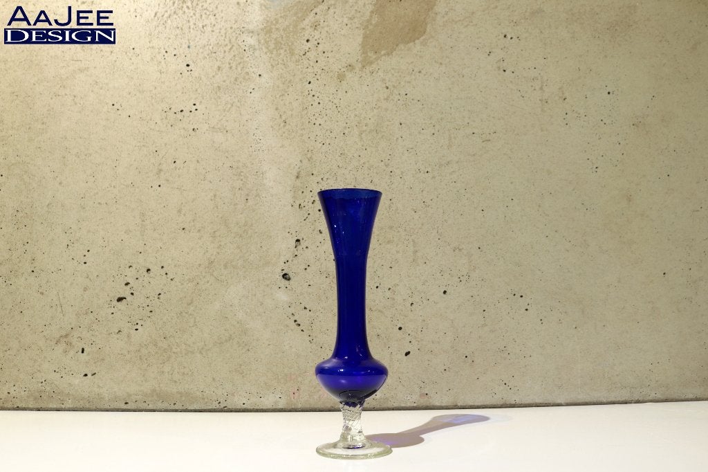 Art deco – vaas – blauw glas met heldere, gedraaide voet, Huis en Inrichting, Ophalen of Verzenden, Gebruikt, Blauw, Glas