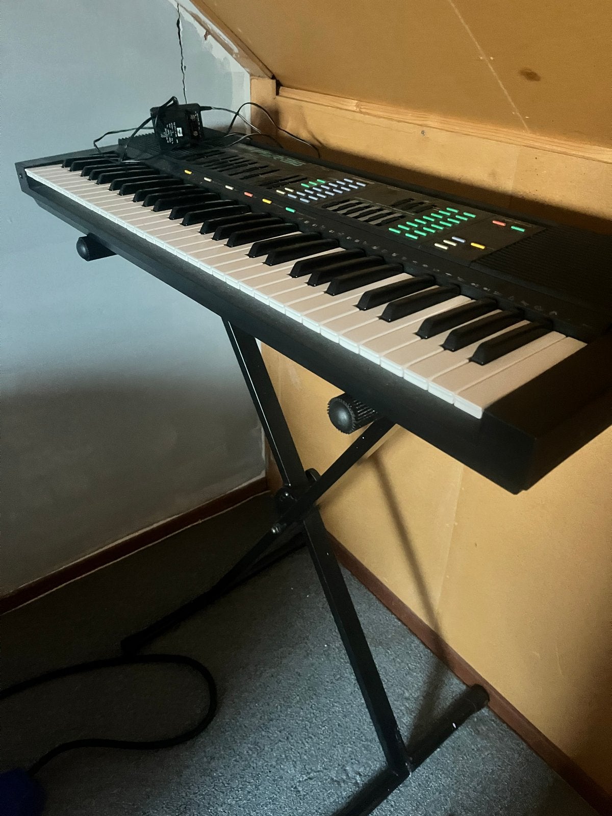 Yamaha PSR-36 Keyboard met standaard, Yamaha, Ophalen of Verzenden, Aanslaggevoelig, 61 toetsen