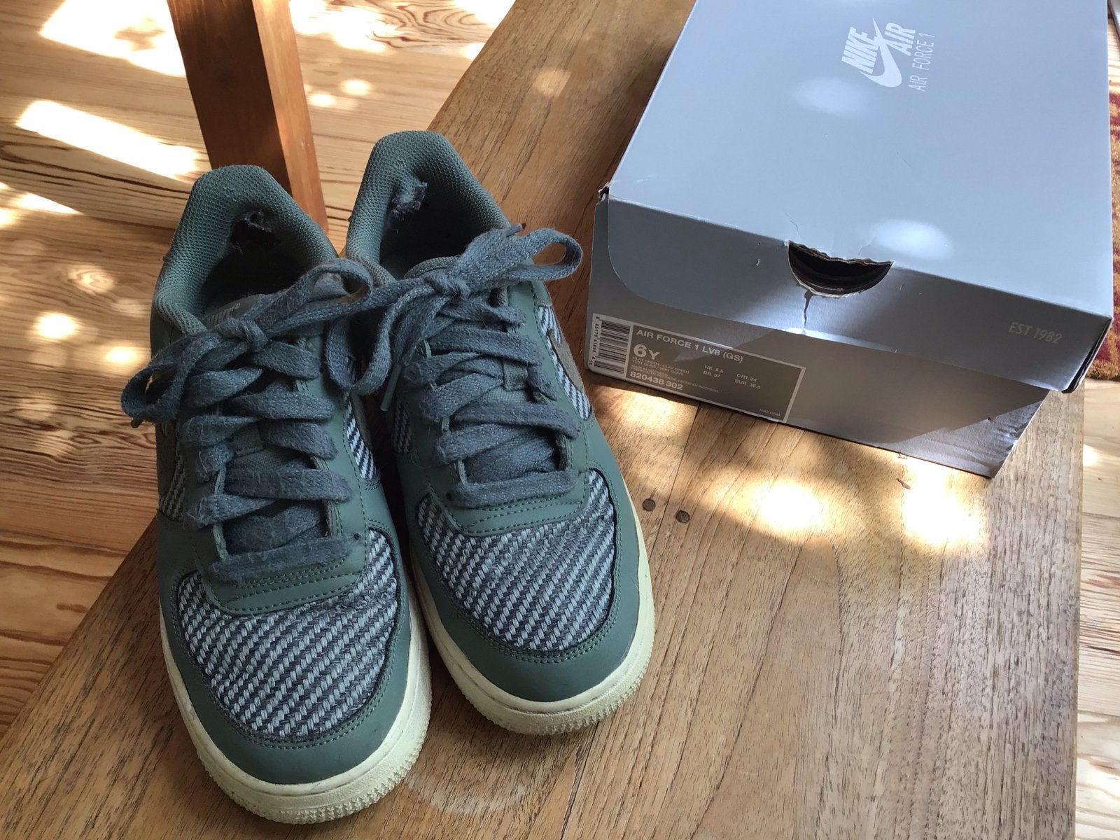 Nike Air Force 1 LV8 (GS) - Maat 38.5, Kleding | Dames, Ophalen of Verzenden, Gedragen, Groen, Sneakers of Gympen