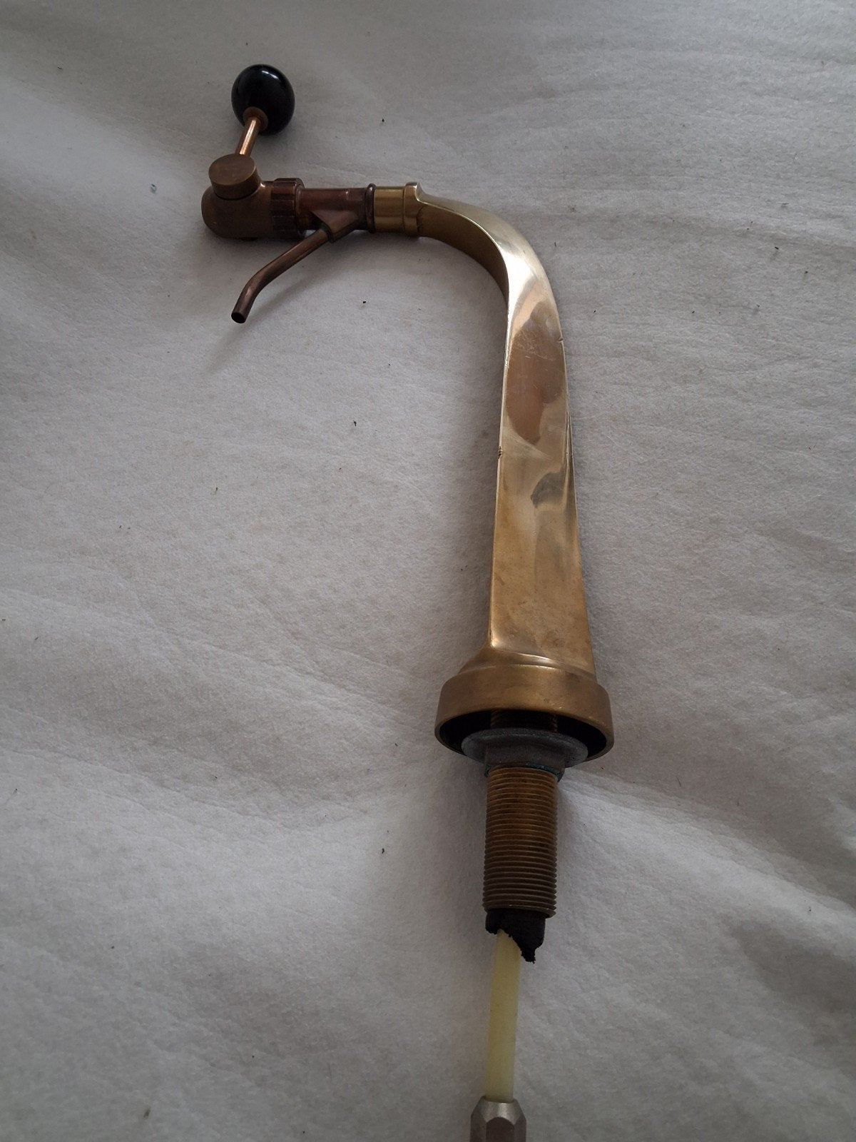 Vintage koperen tapkraan met zwarte knop, Antiek en Kunst, Antiek | Koper en Brons, Koper, Ophalen of Verzenden