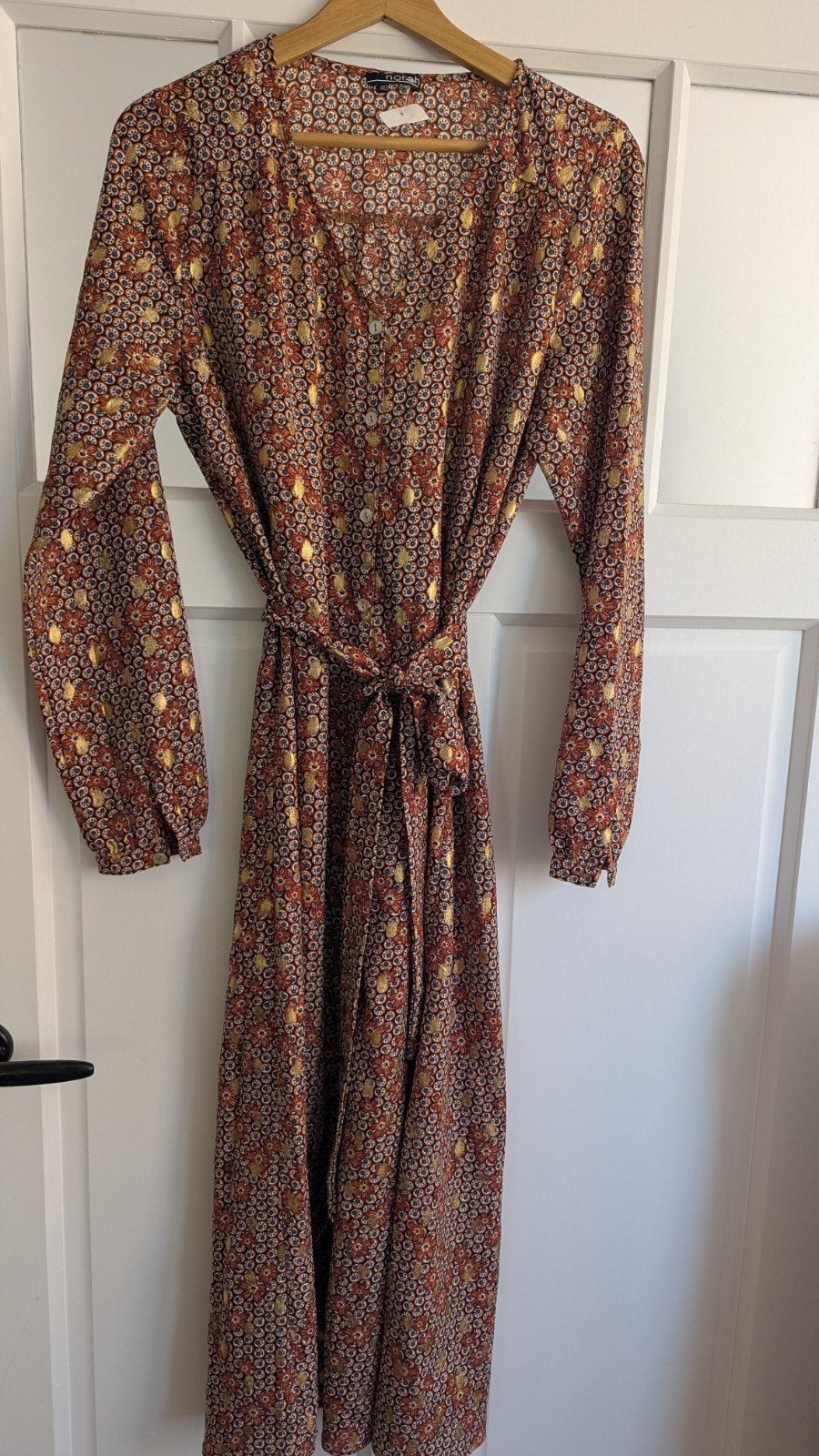 Norah maxi jurk met print en ceintuur, Bruin, Maat 42/44 (L), Ophalen of Verzenden, Zo goed als nieuw