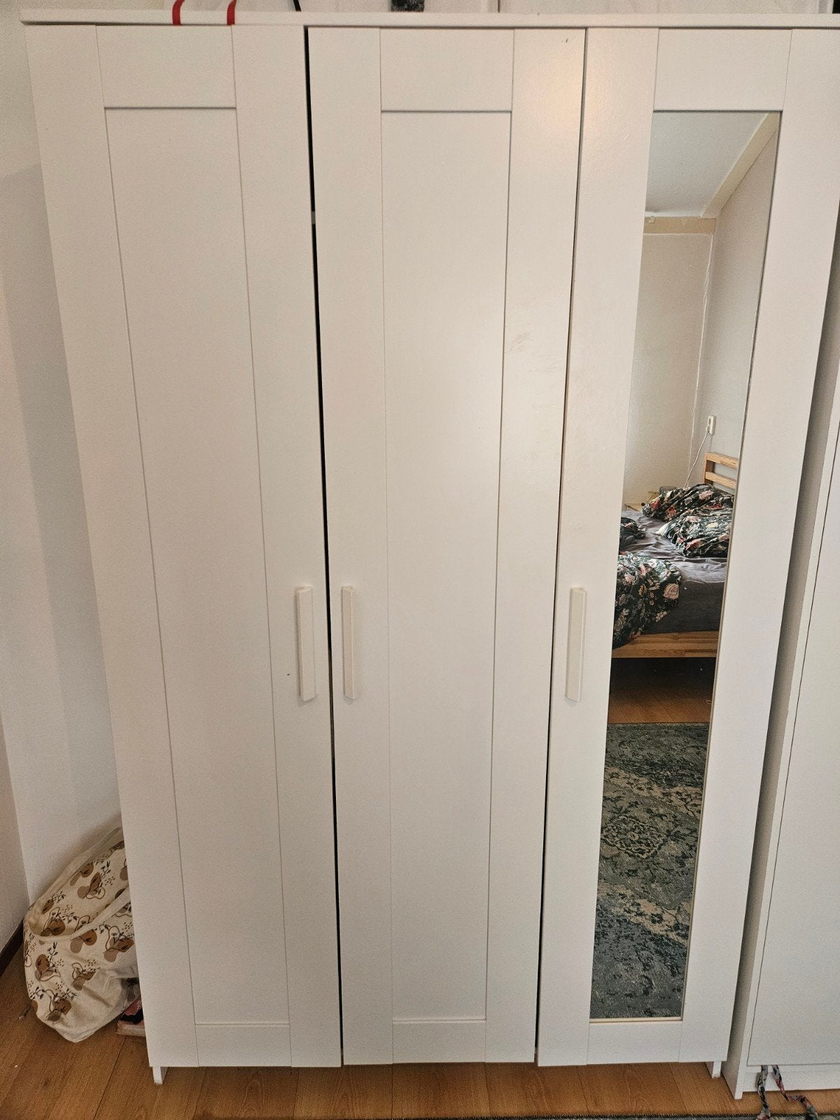Witte kledingkast met spiegeldeur, Huis en Inrichting, Ophalen, Met deur(en), Gebruikt, 100 tot 150 cm