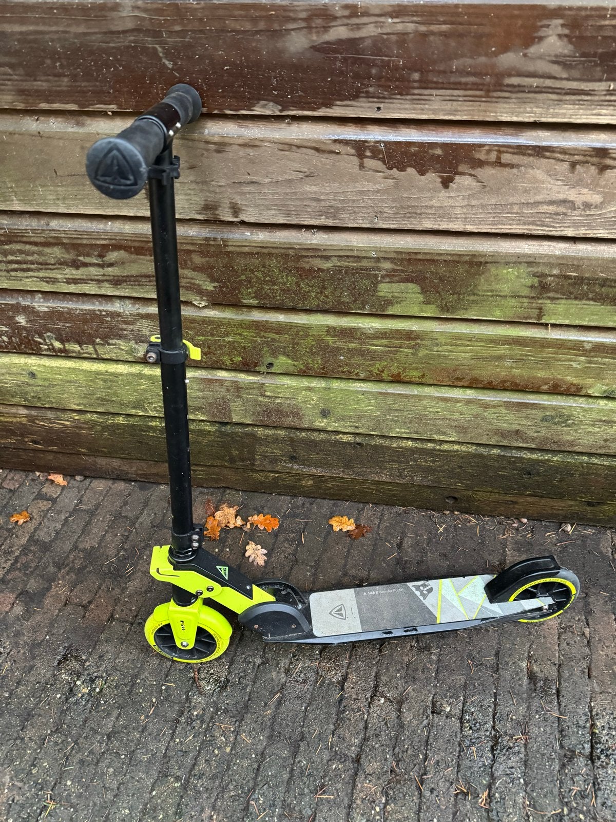 Inklapbare step met rem, verstelbaar stuur, 90kg draagverm., Fietsen en Brommers, Steps, Ophalen, Gebruikt, Gewone step
