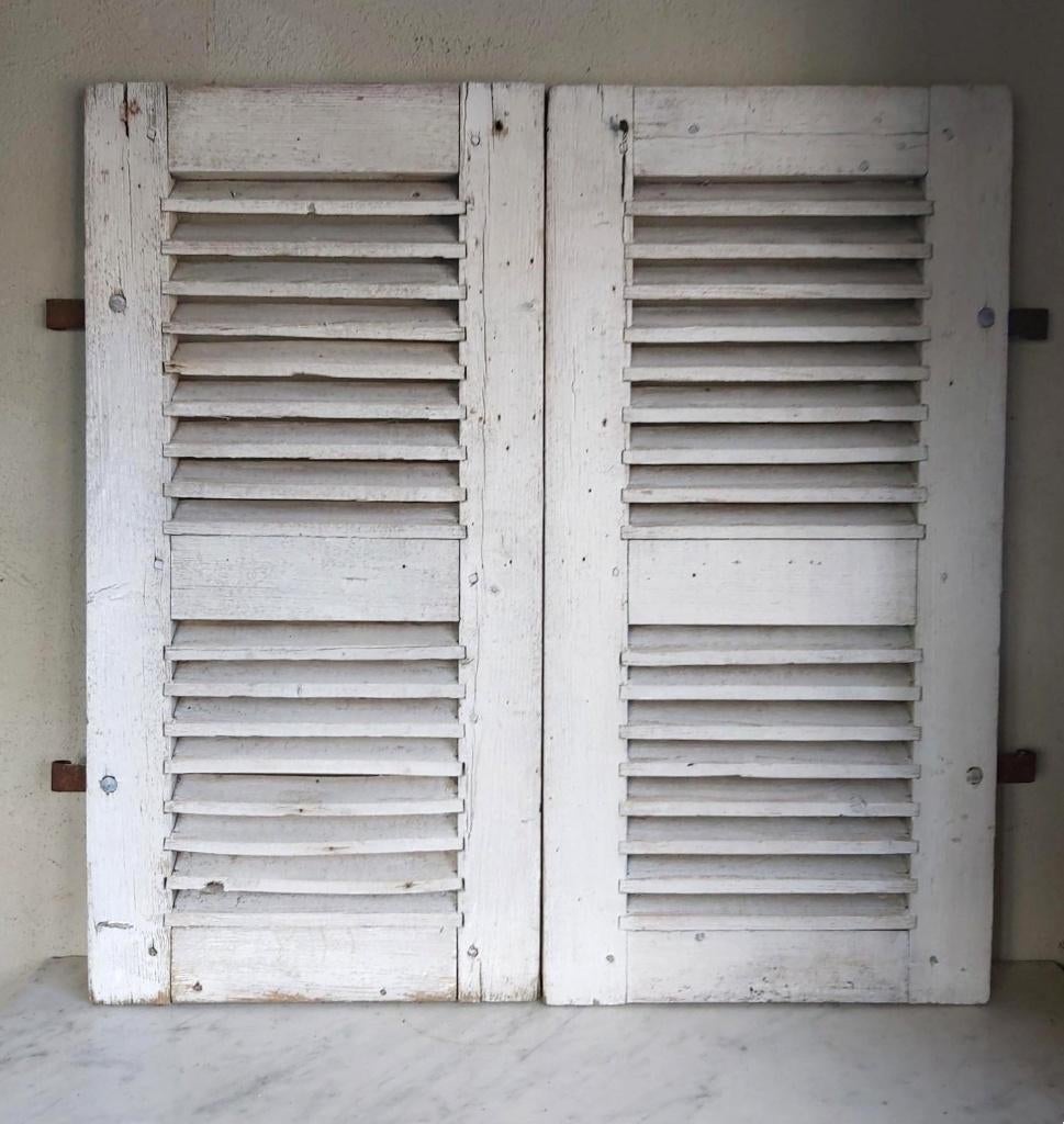Paar oude houten lamellen / louvre luiken / shutters, Ophalen