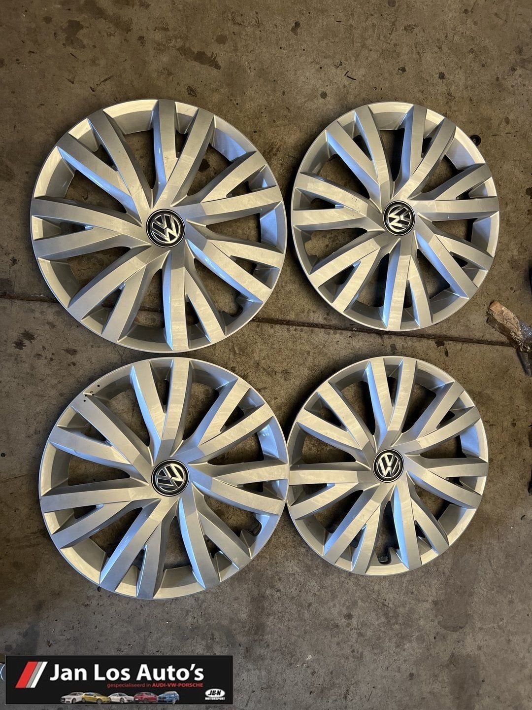 VW wieldop 16 “ inch set van 4 originele vw, Gebruikt, -, -, Ophalen of Verzenden