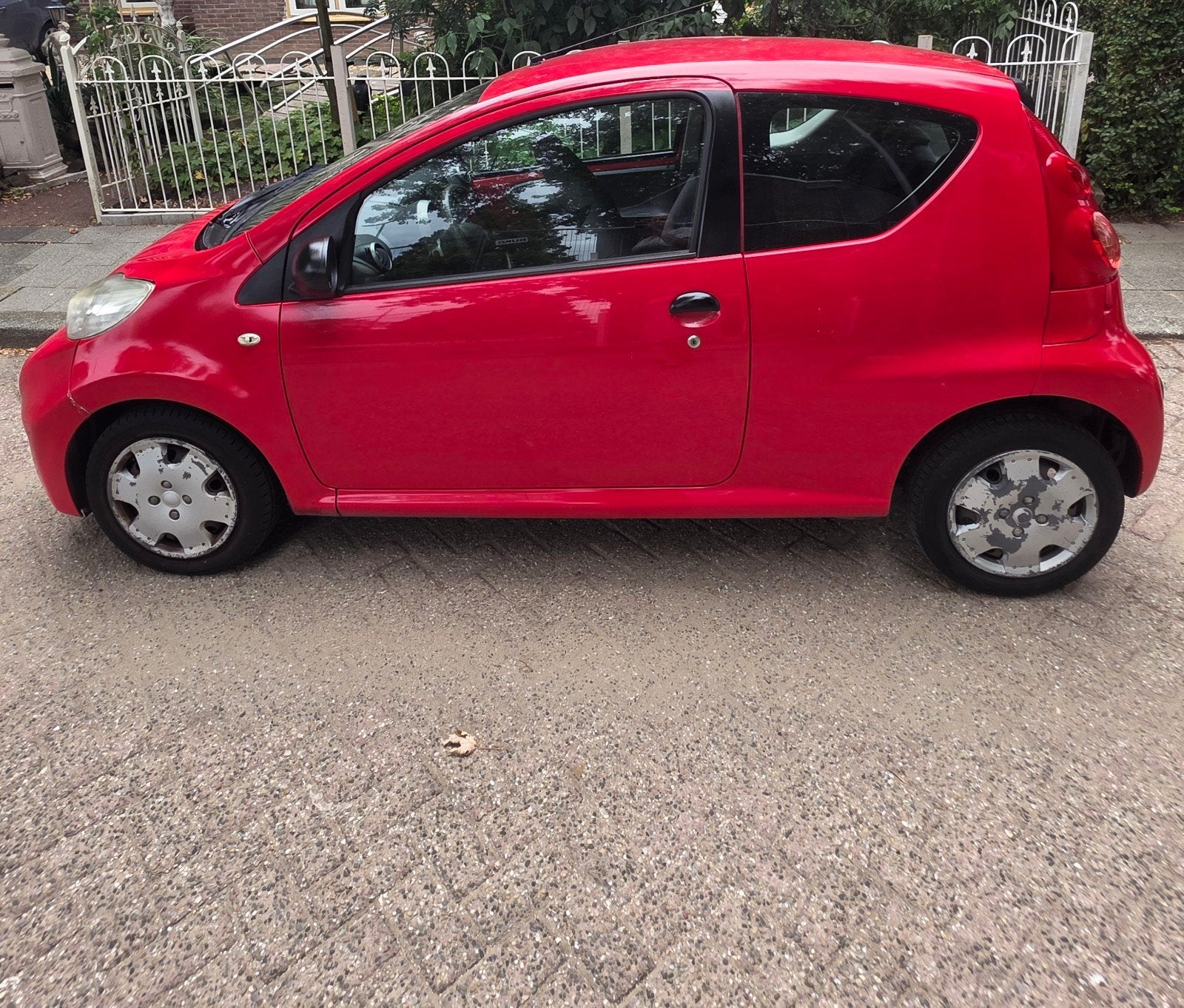 Peugeot 107 met carplay en nieuwe apk!, Voorwielaandrijving, Stof, 4 stoelen, Handgeschakeld