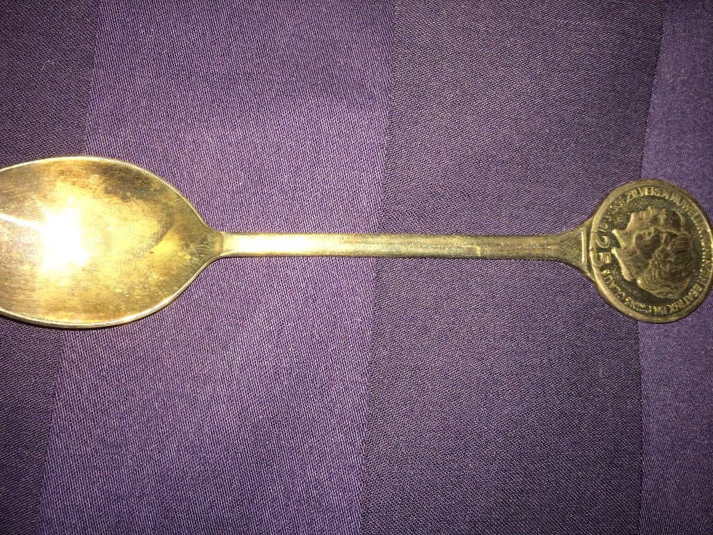 Te koop lepeltje van Beatrix en Claus., Ophalen of Verzenden, Nieuw, Nederland, Speld(je) of Lepel(tje)