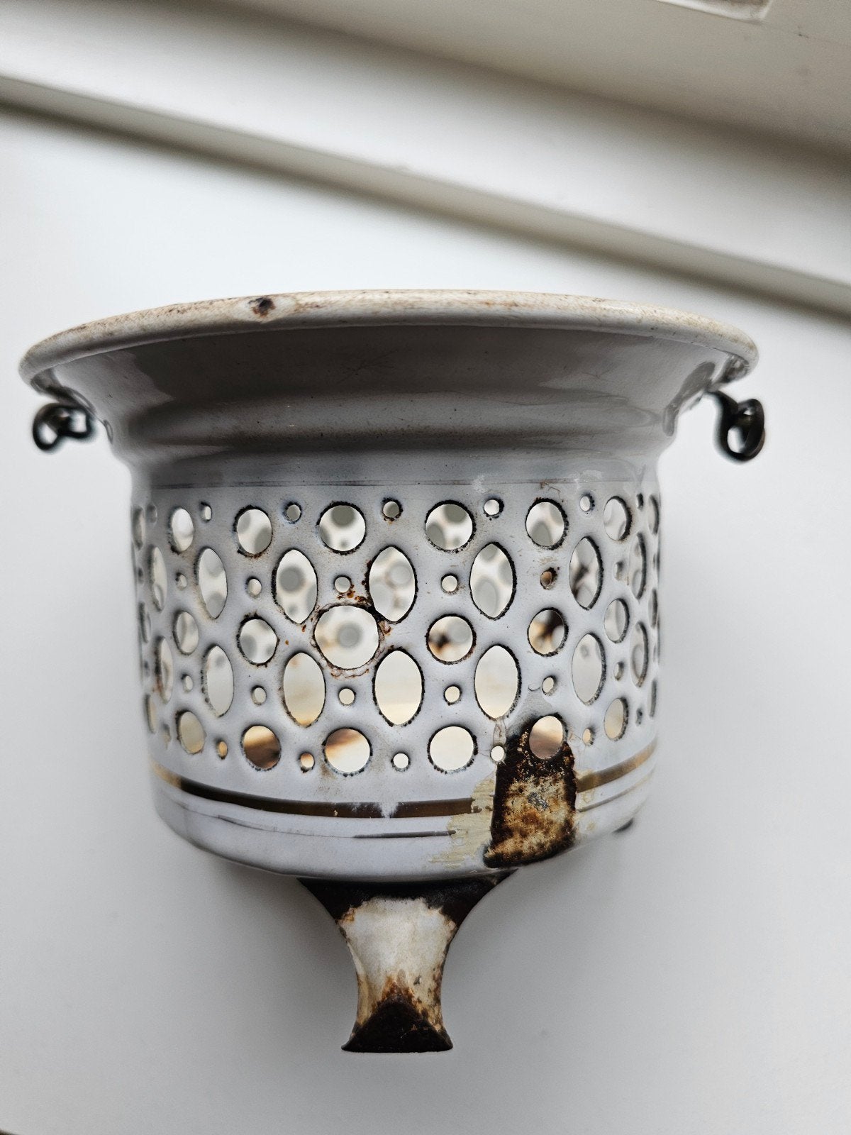 Antieke geëmailleerd theelichtje, Ophalen of Verzenden