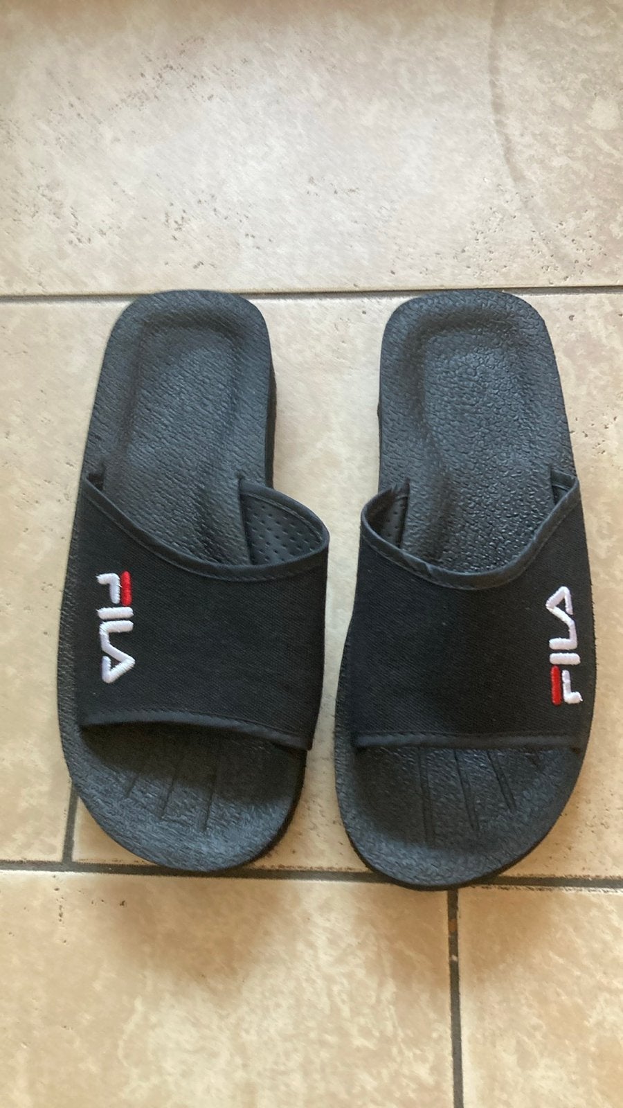 Fila Slippers Zwart - Maat 42, Slippers, Zwart, Nieuw, Ophalen of Verzenden
