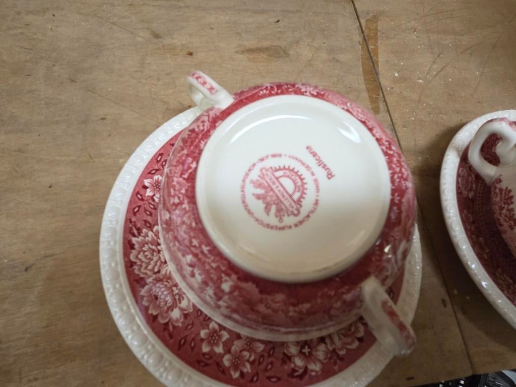 Twee soepkommen met schotels, rood-wit bloemenpatroon, Antiek en Kunst, Antiek | Servies los, Ophalen of Verzenden
