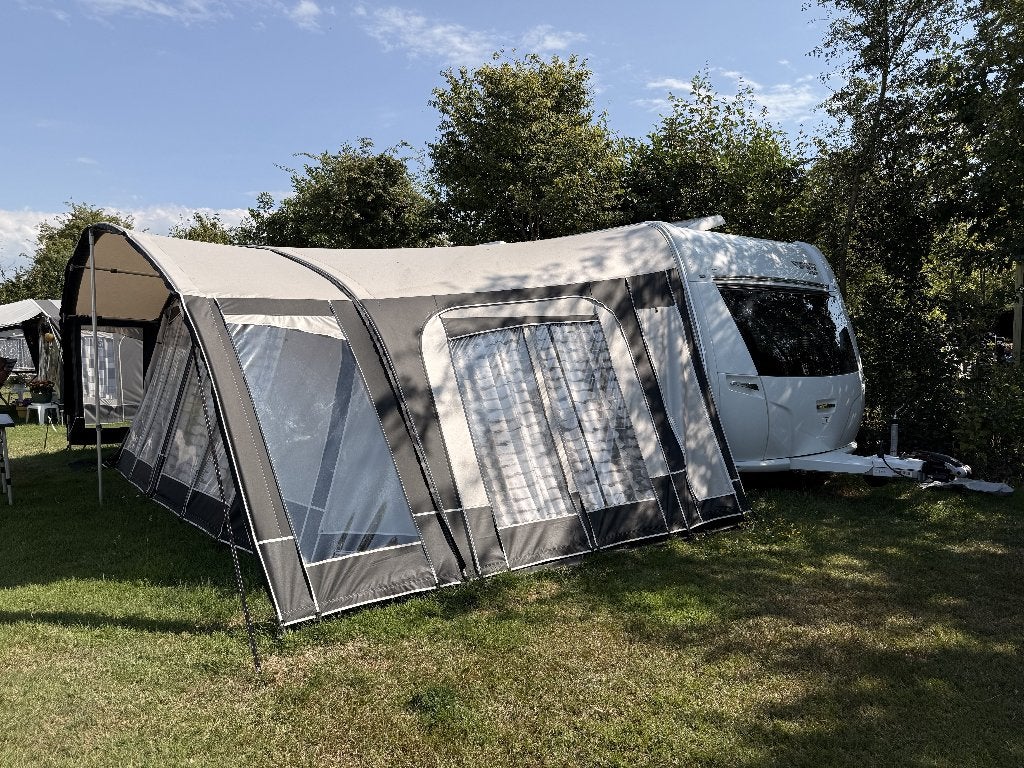 ZGAN Fendt Diamant 560SF & Unico voortent, pet- en dakluifel, Rondzit, Particulier, Vast bed, Fendt