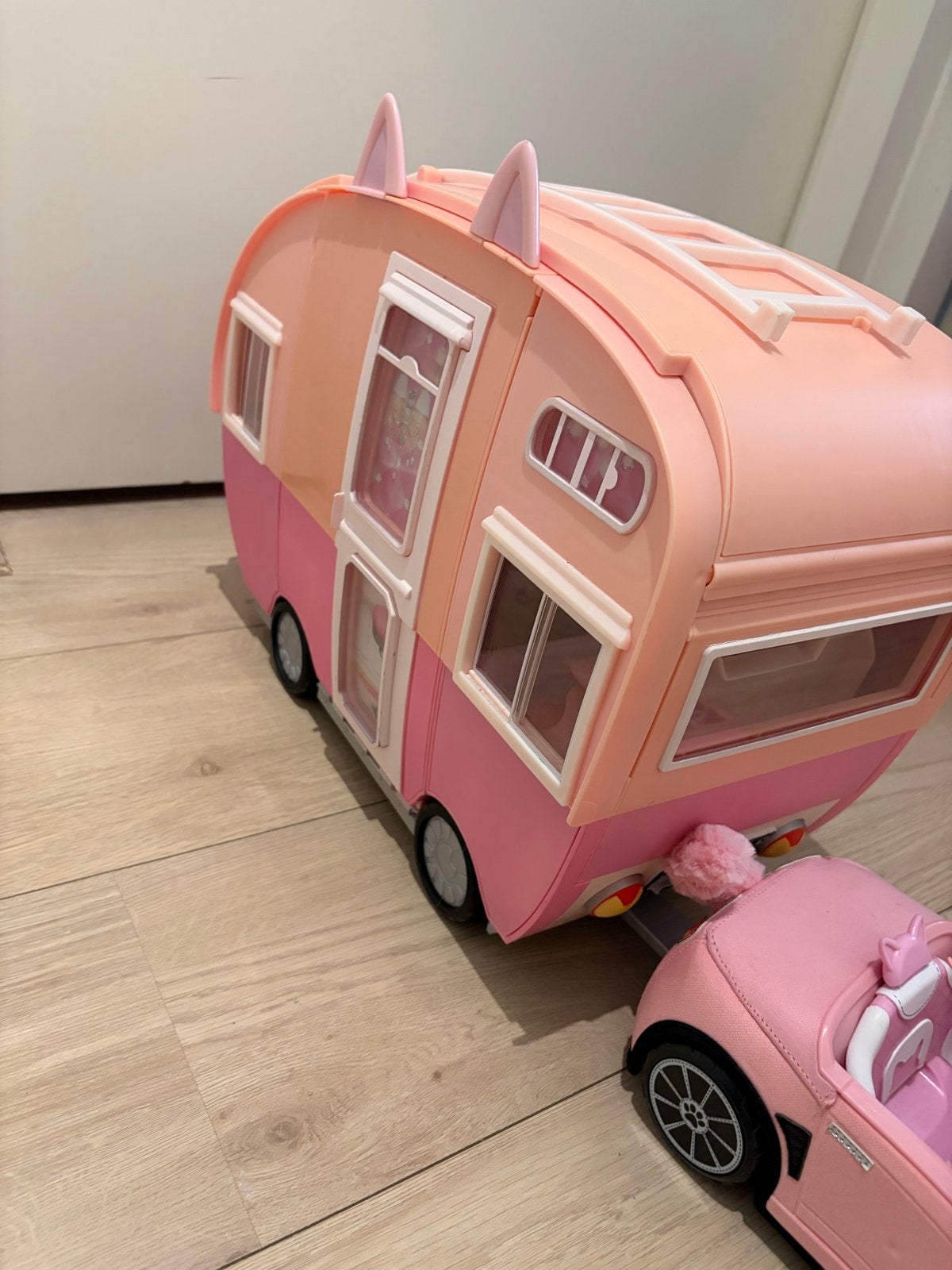 Nanana surprise Roze speelgoed camper met auto, Ophalen, Gebruikt