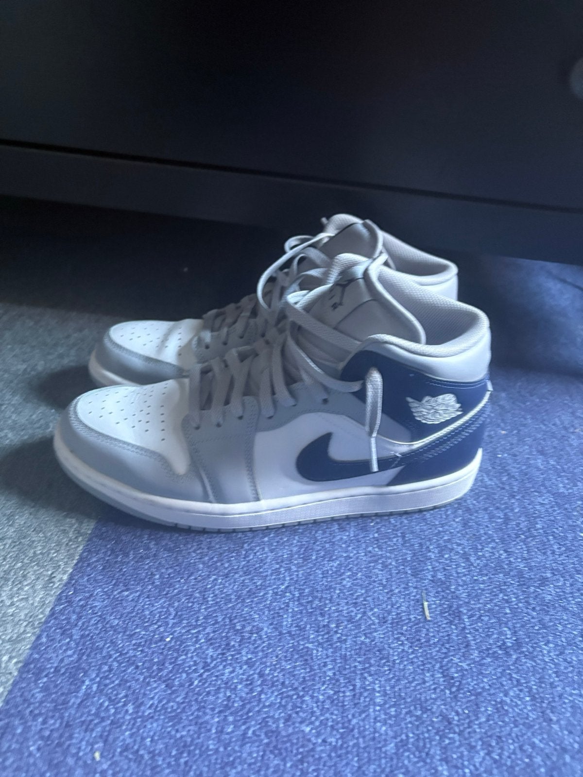 Nike Air Jordan 1 Mid, Ophalen of Verzenden, Zo goed als nieuw, Sneakers of Gympen