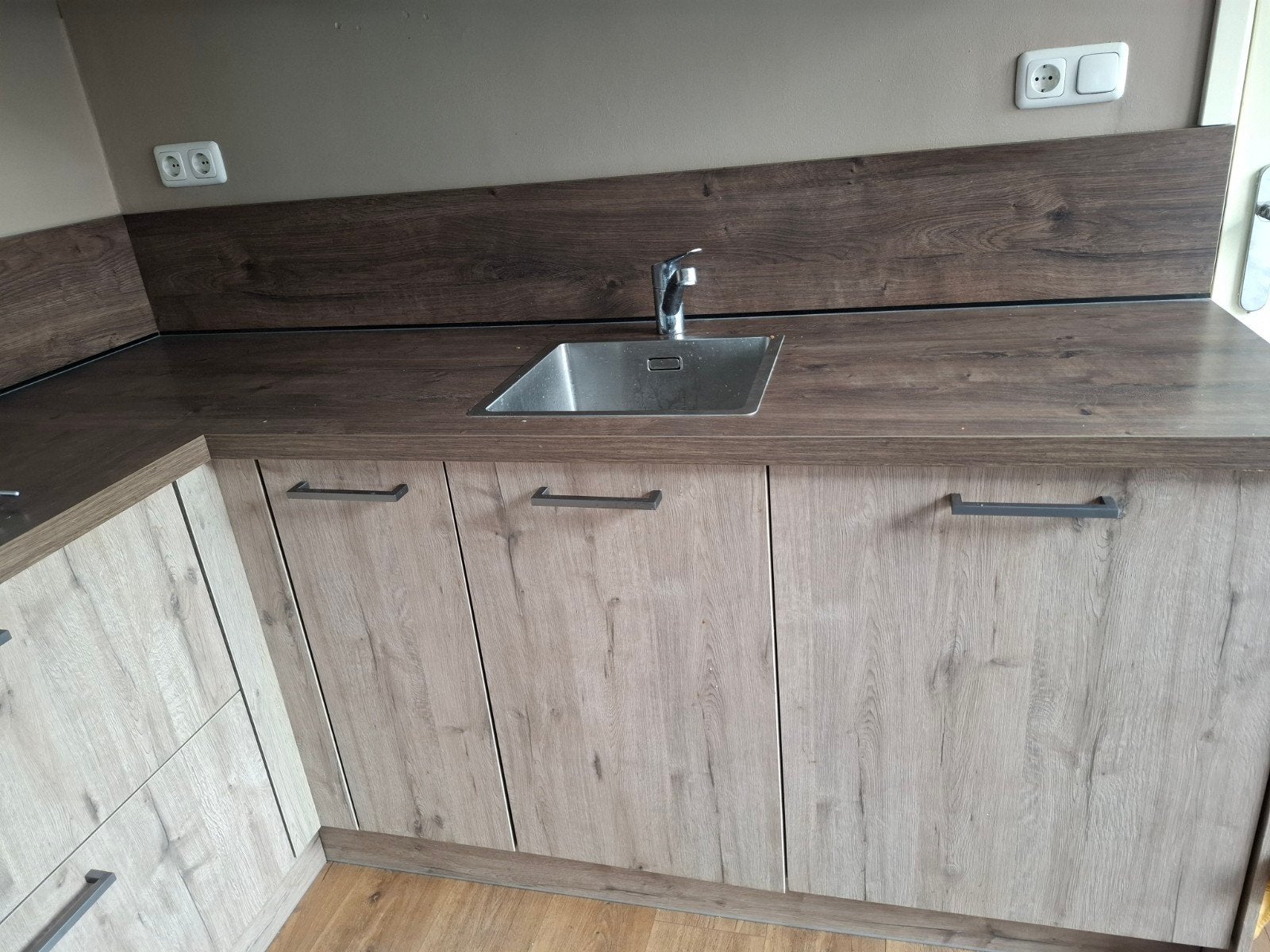 keuken met Siemens en Beko apparatuur, Huis en Inrichting, Ophalen, Bruin, Hoekkeuken, Zo goed als nieuw