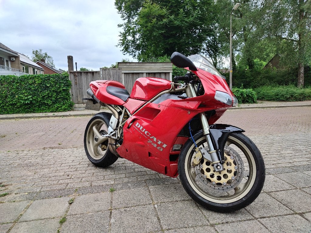 Ducati 748 Desmoquattro, 2 cilinders, Sportuitlaat, Motorrijbewijs A, Gebruikt