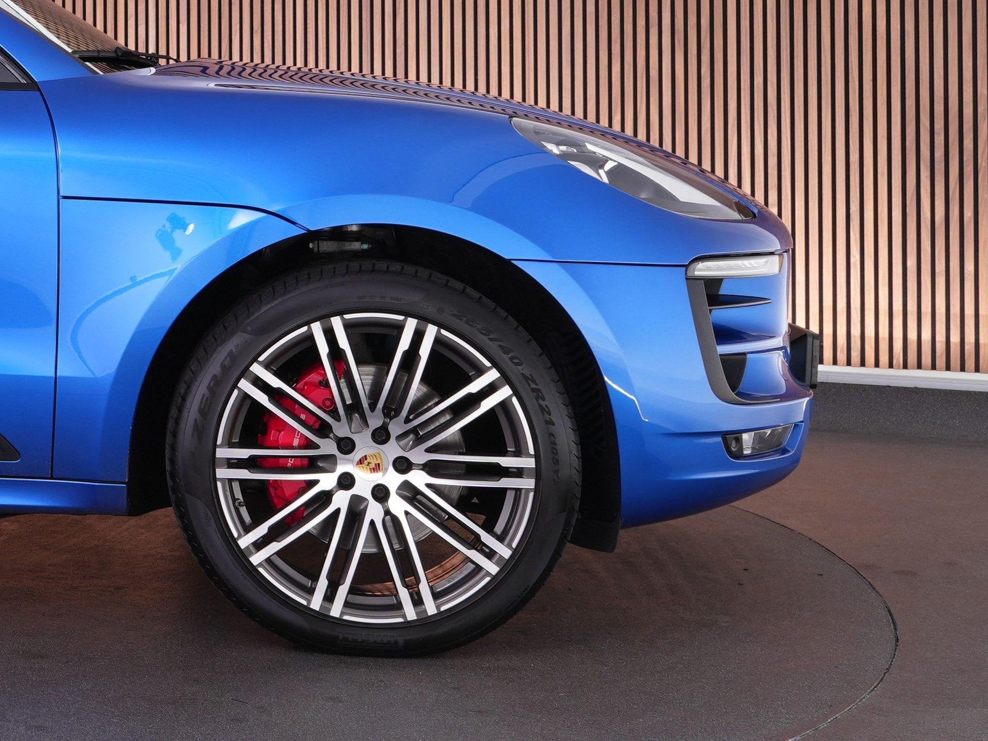 Foto 29 van Porsche Macan 3.0 GTS |panoramadak|luchtvering|PASM|sportuit
