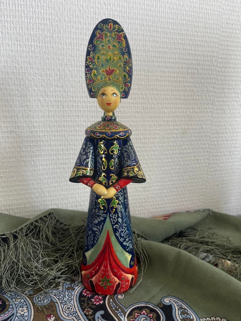 Handgeschilderde Russische pop - 29 cm, Verzamelen, Poppen, Ophalen of Verzenden, Gebruikt, Pop