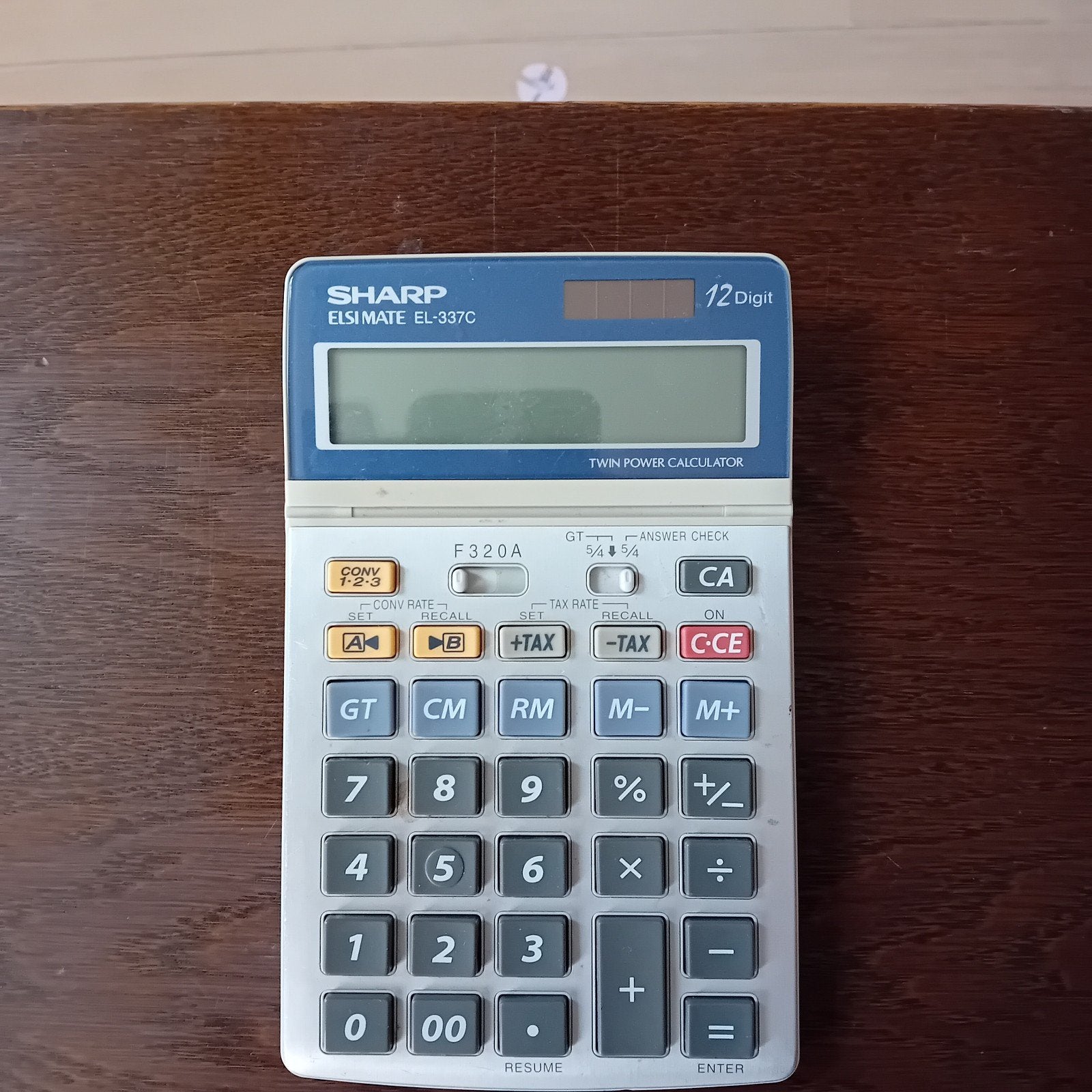 Dit is de Sharp EL-337C-tafelcalculator met een 12-cijferig, Ophalen of Verzenden