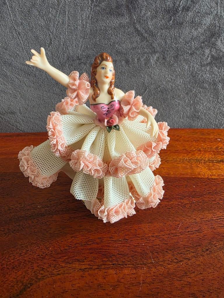 Vintage porseleinen beeldje van danseres, Ophalen of Verzenden, Zo goed als nieuw, Dier