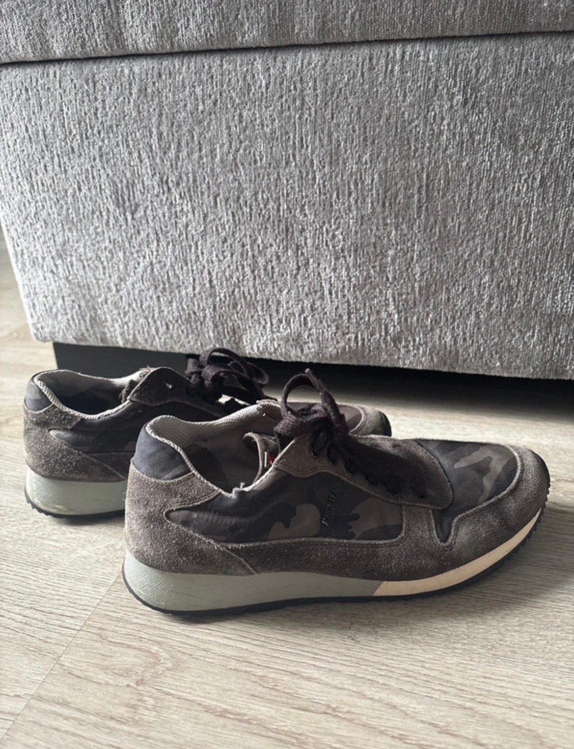 Prada schoenen, Verzenden, Zwart, Sneakers of Gympen, Zo goed als nieuw