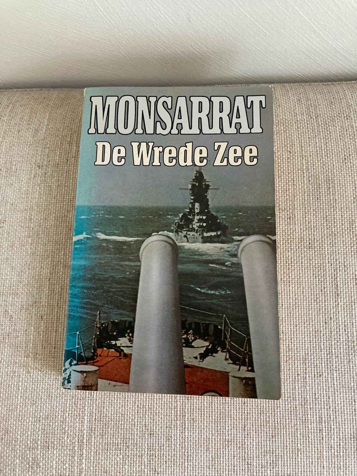 Boek de wrede zee montserrat, Ophalen of Verzenden, Zo goed als nieuw