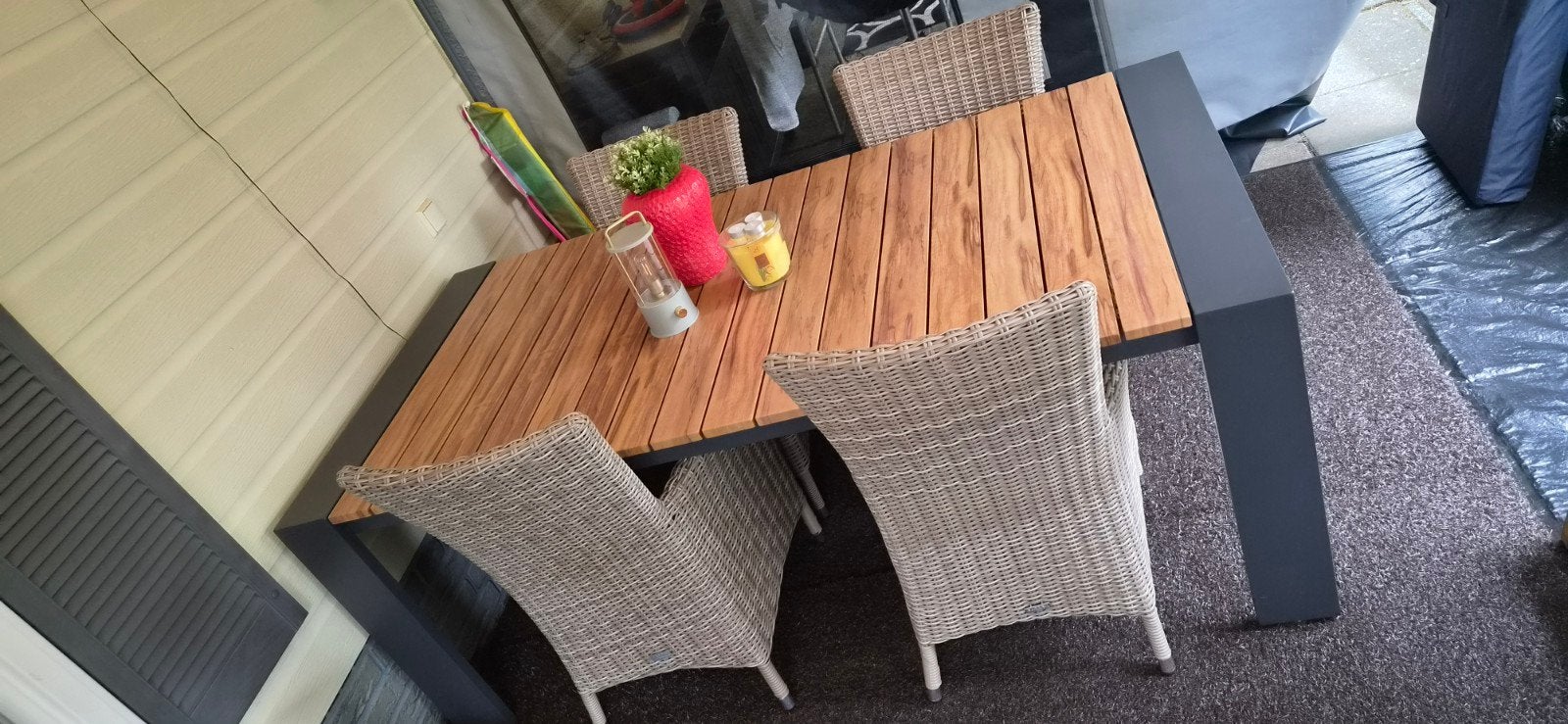 Garden Impressions tuinset: tafel (200x100c, Ophalen, 4 zitplaatsen, Kunststof, Zo goed als nieuw