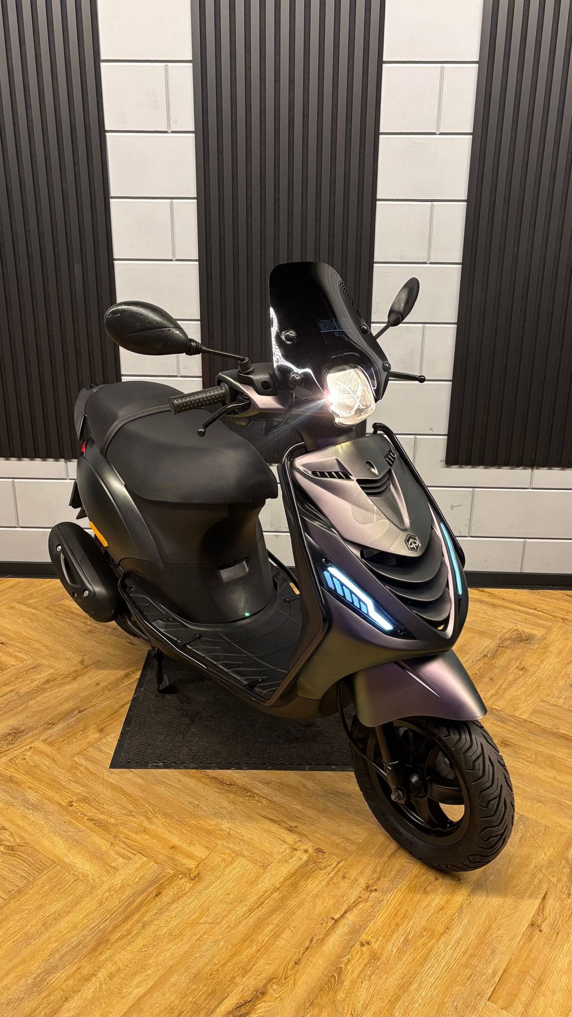 PIAGGIO ZIP 4T 3V BROM 2018 FULL OPTION MAT CAMELEON 1E EIG, -, -, Ophalen of Verzenden, -
