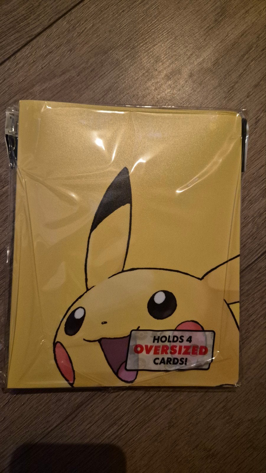 Pikachu Oversized Kaartenhouder - Nieuw, Ophalen of Verzenden, Nieuw, Sleeves of Kaarthoesjes