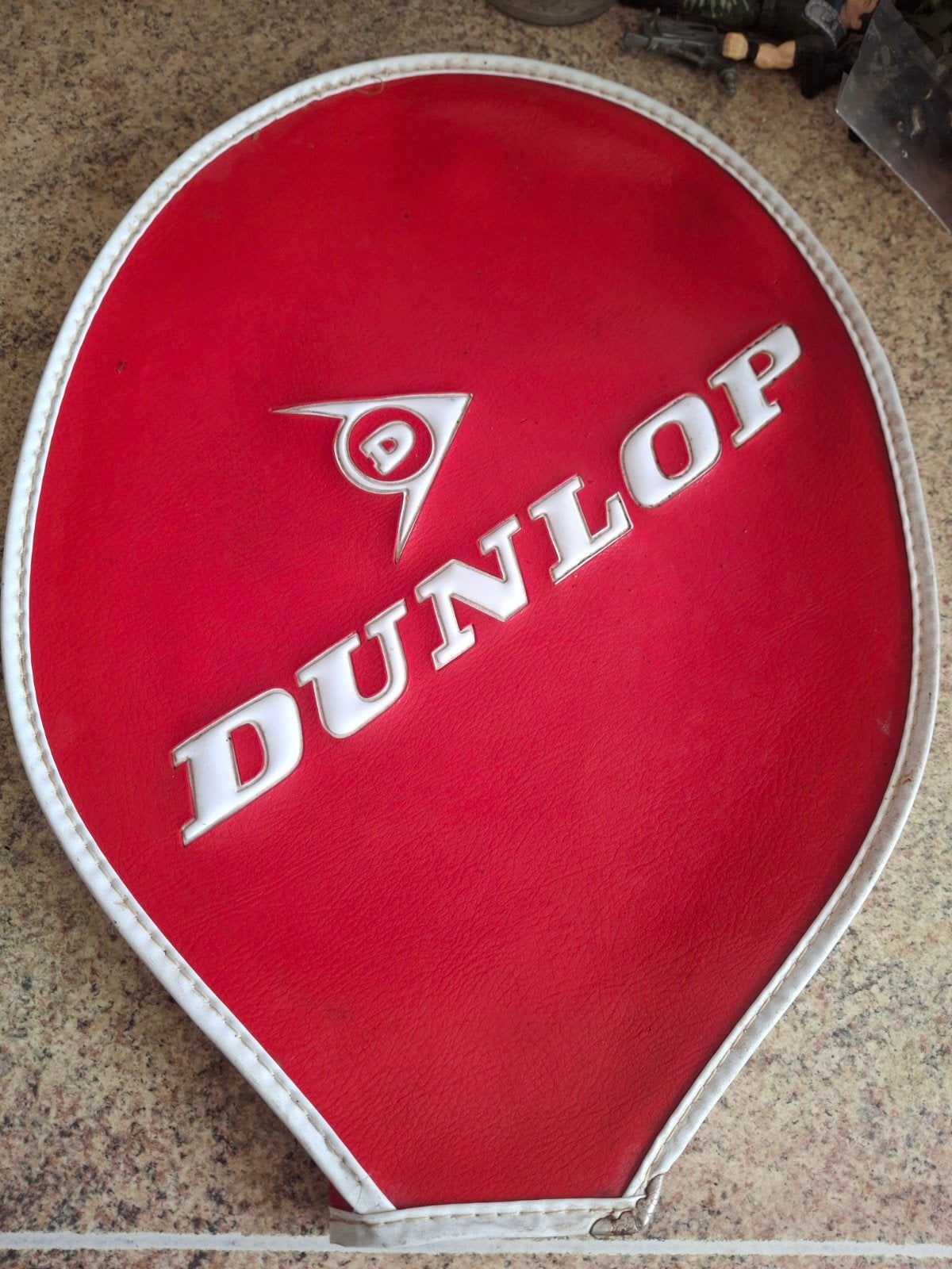 Vintage Dunlop Racket Hoes - Rood met Wit Logo, Ophalen of Verzenden, Gebruikt, Overige typen, Dunlop
