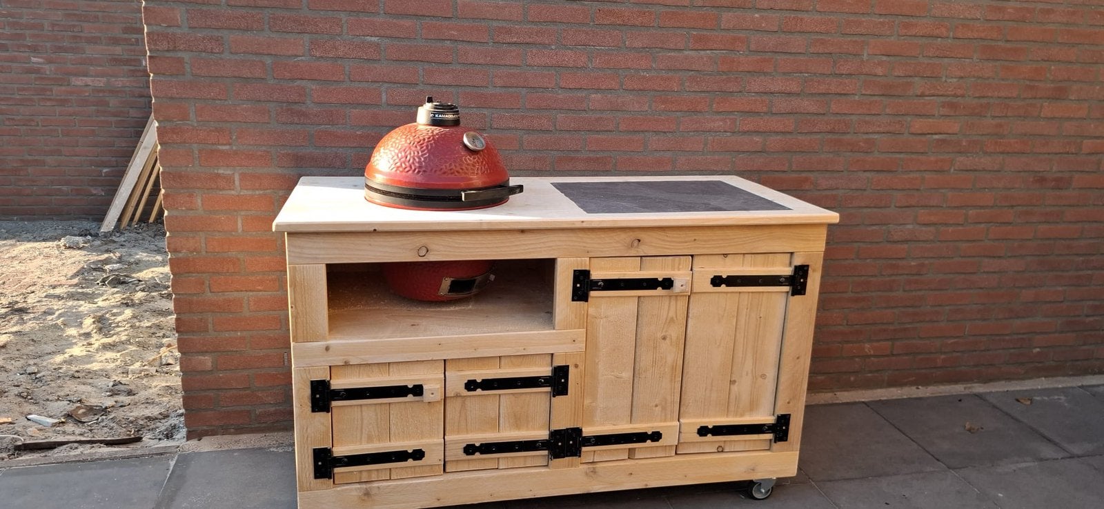 Buitenkeuken voor bv kamado., Ophalen, Zo goed als nieuw, Houtskool