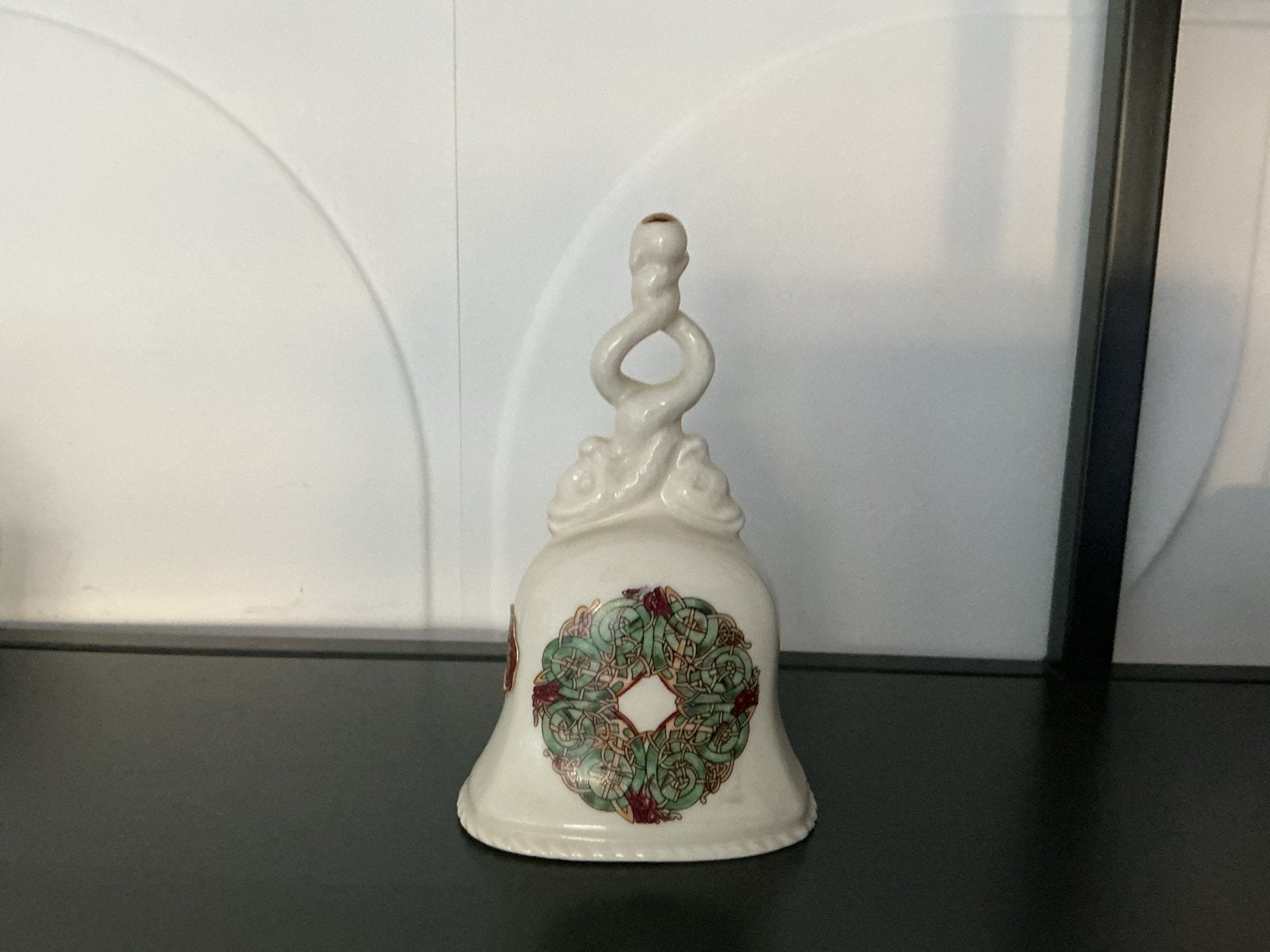 Decoratieve keramische bel met Keltisch knoopwerk, Ophalen of Verzenden