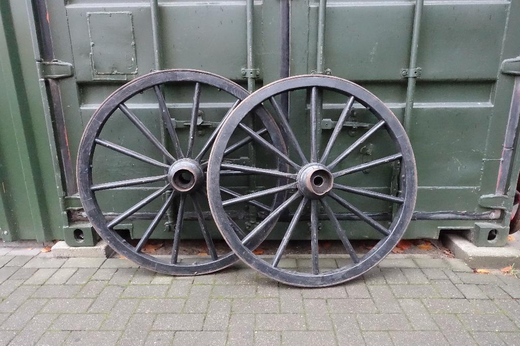 Wagenwiel, set van twee gelijke wagenwielen, ø101 cm., Antiek en Kunst, Curiosa en Brocante, Ophalen